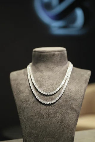 A pair of graduated tennis chains